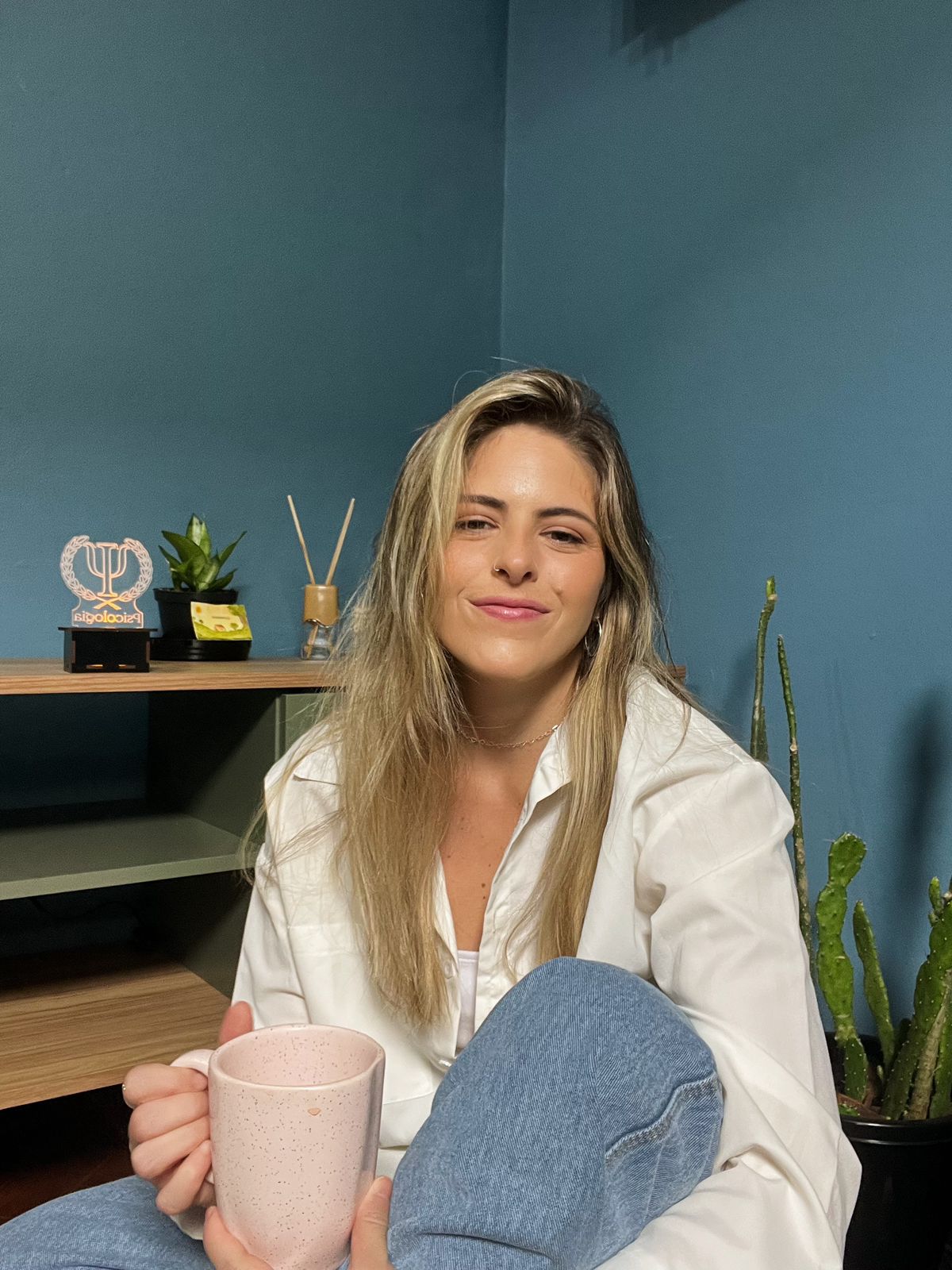 Ana em seu consultório